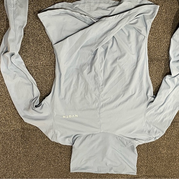 NVGTN Arctic Blue Focus Pullover. Long sleeve, with thumb holes, shirt. - Picture 4 of 4